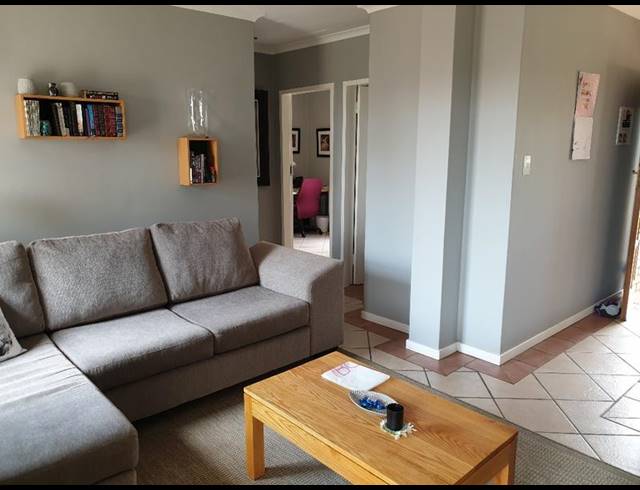 2 BEDROOM APARTMENT FOR SALE IN MOOIKLOOF RIDGE ESTATE